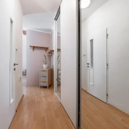 Quiet And Cozy In Old Town - Free Parking